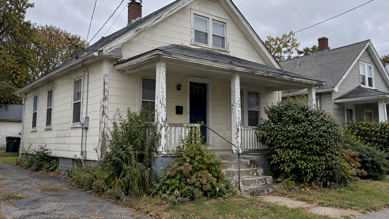Rhode Island home with deferred maintenance